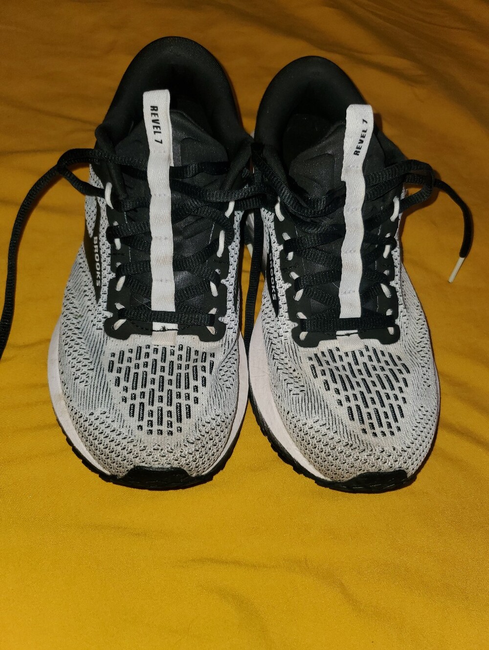 Brooks Revel 7 Womens Running Shoes - White and Black